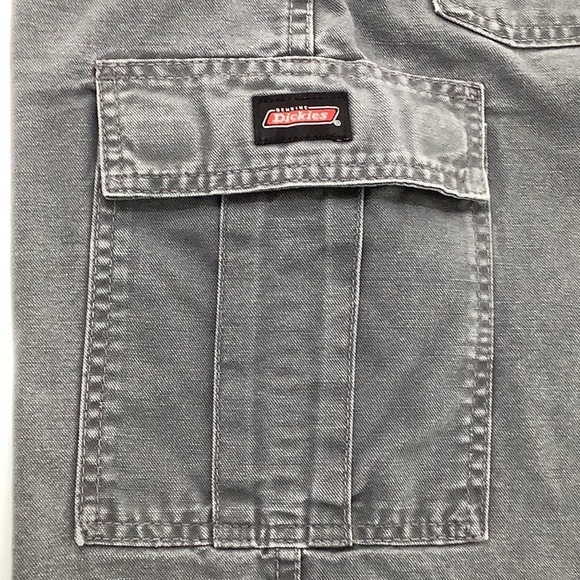 Dickes gray jean cargo shorts relaxed fit size 38 EUC - Picture 10 of 16